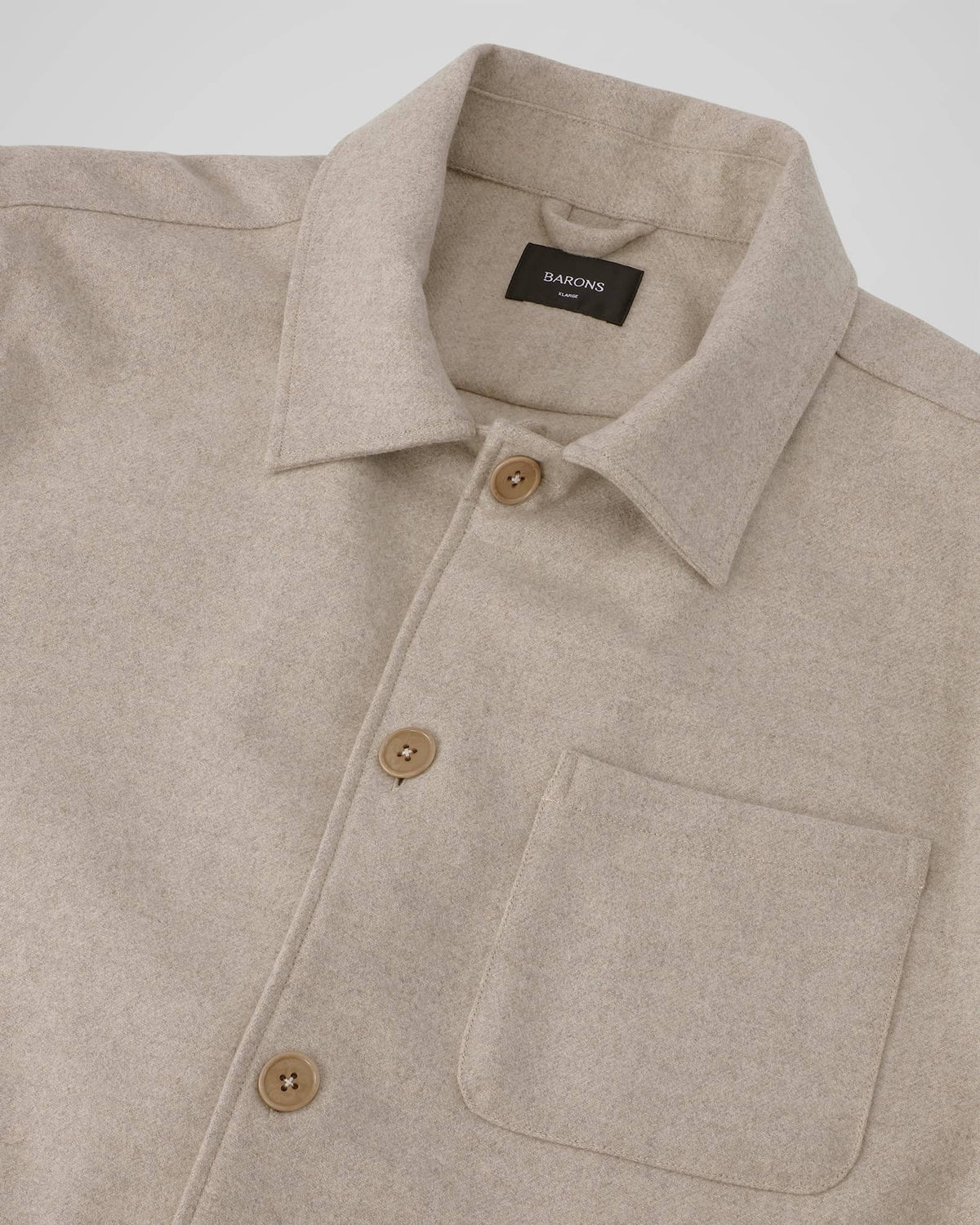 The Wool Overshirt | kravedetalje på sand uld overshirt fra BARONS