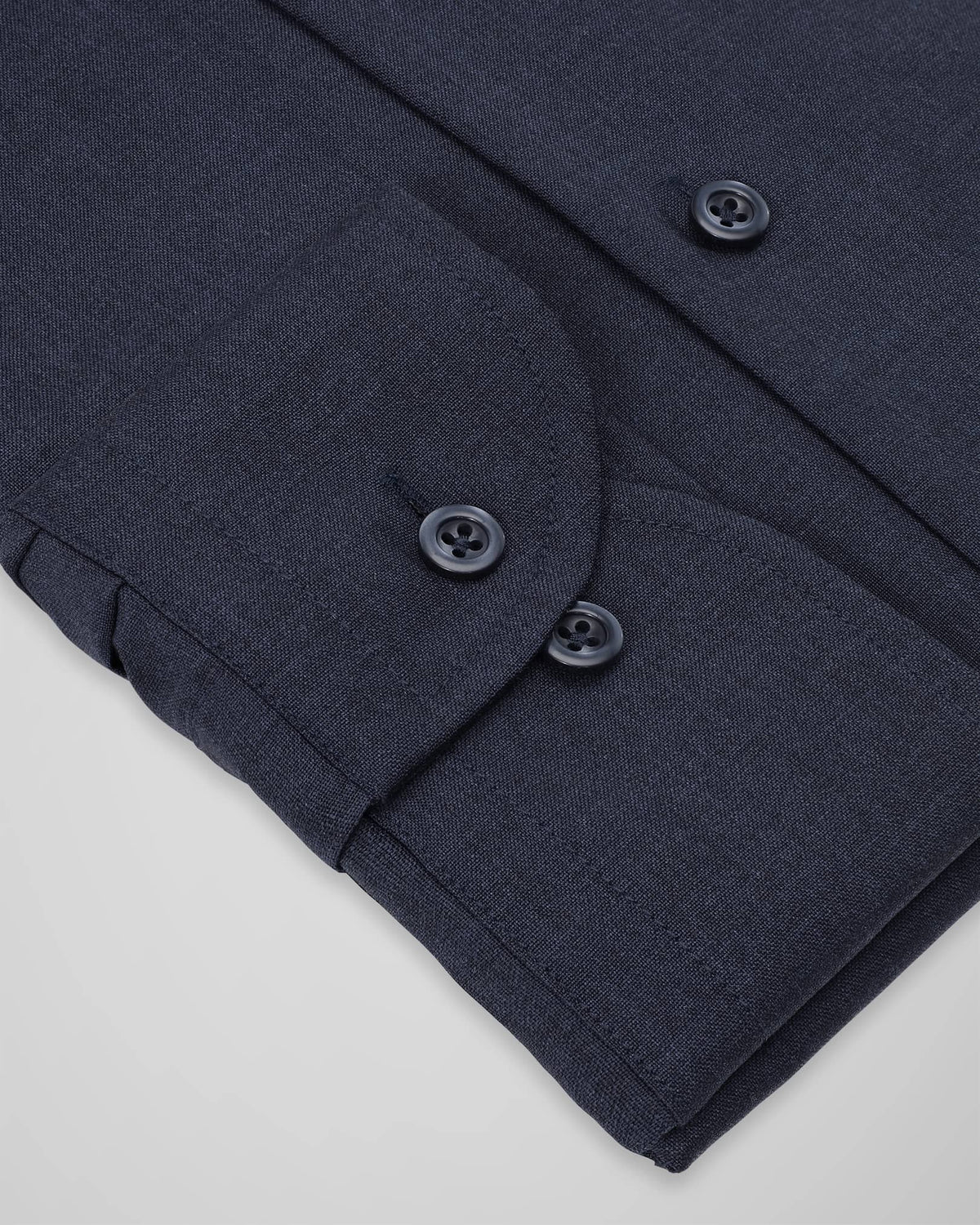 The Merino Shirt 2.0 | manchetdetalje på navy merinould skjorte fra BARONS