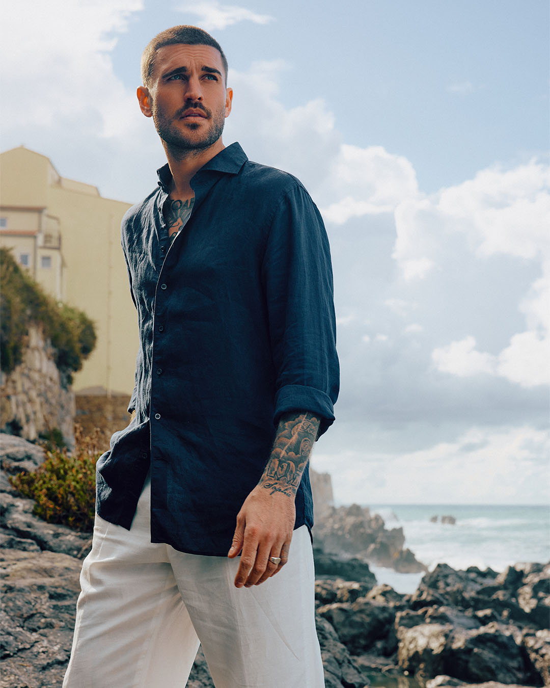 Model: 189 cm/88 kg in Slim Fit L (41-42)