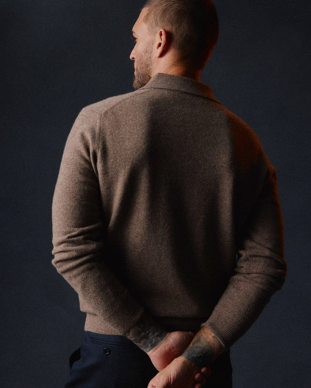 The Cashmere Long Sleeve Polo | brun cashmere polo fra BARONS